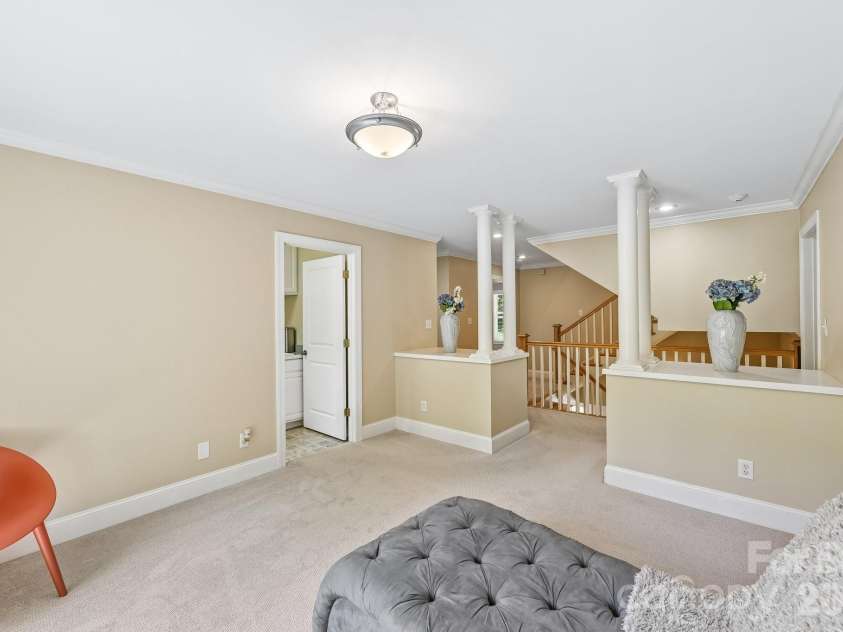 209 37th Avenue Place, Hickory, NC 28601.  MLS# CAR4358488, YatesRealty ID 14454. 