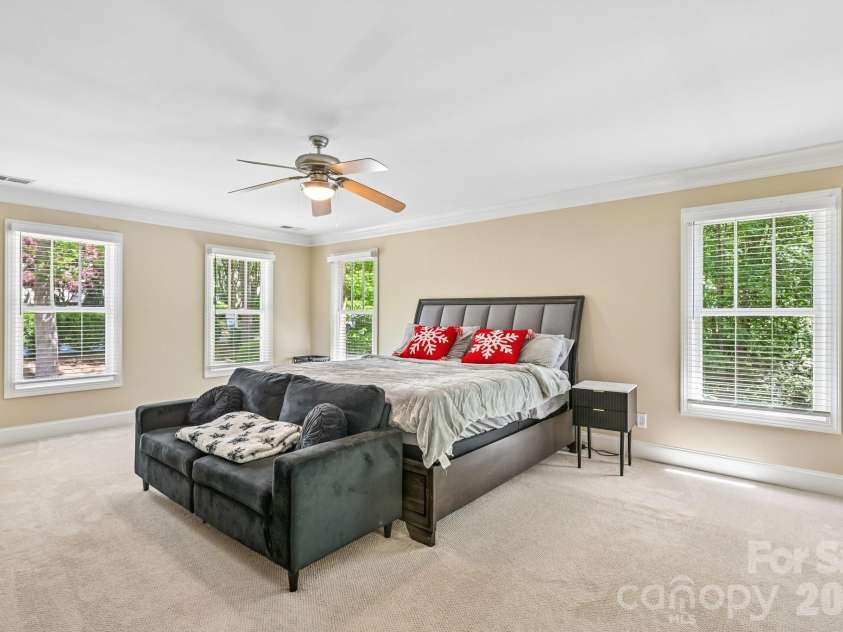 209 37th Avenue Place, Hickory, NC 28601.  MLS# CAR4358488, YatesRealty ID 14454. 
