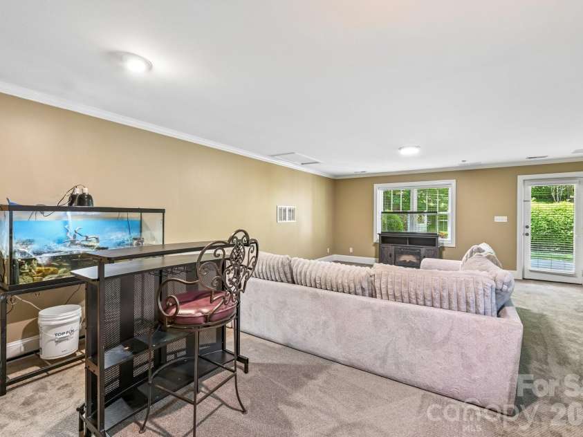 209 37th Avenue Place, Hickory, NC 28601.  MLS# CAR4358488, YatesRealty ID 14454. 
