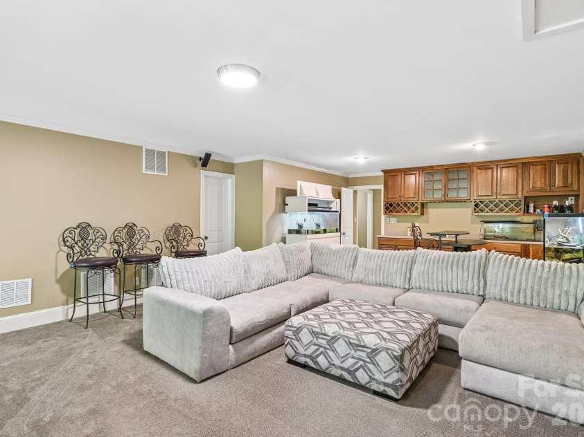 209 37th Avenue Place, Hickory, NC 28601.  MLS# CAR4358488, YatesRealty ID 14454. 