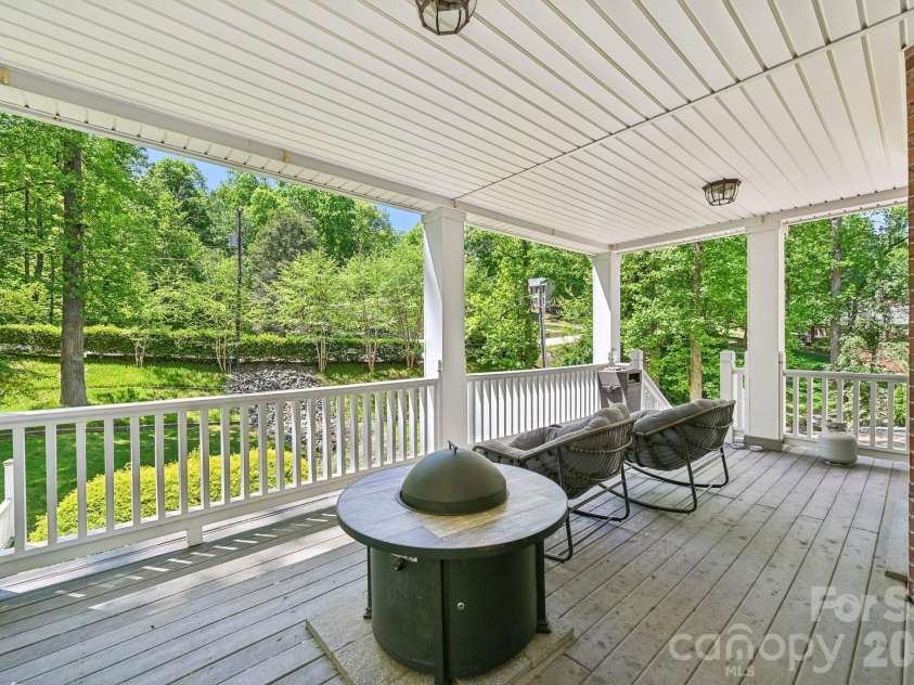 209 37th Avenue Place, Hickory, NC 28601.  MLS# CAR4358488, YatesRealty ID 14454. 