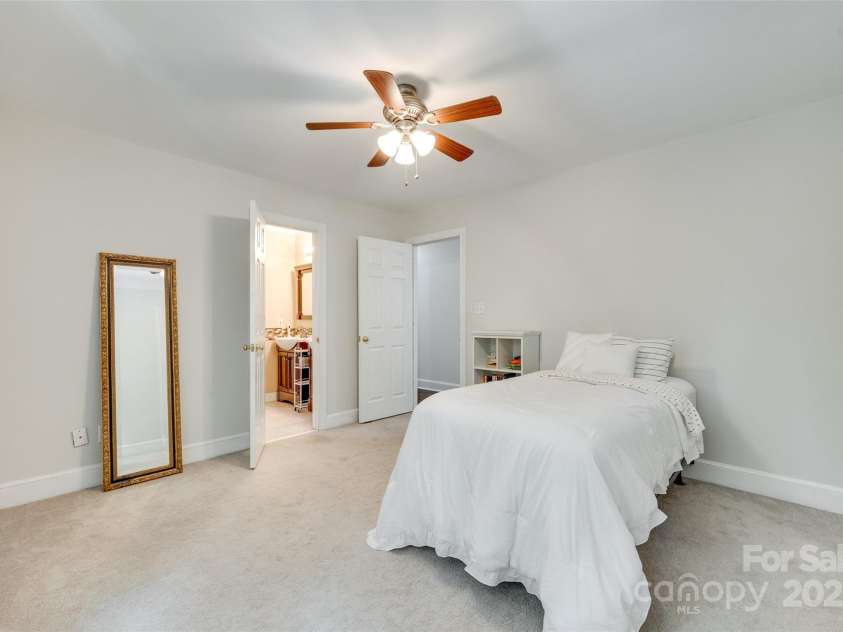 7122 Forest Ridge Road, Matthews, NC 28104.  MLS# CAR4249033, YatesRealty ID 14454. 