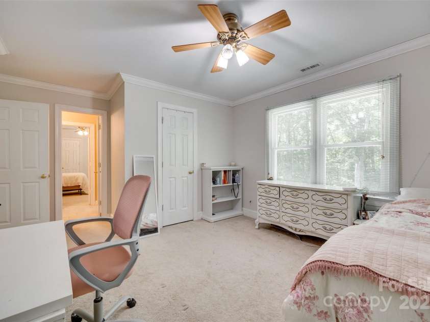 7122 Forest Ridge Road, Matthews, NC 28104.  MLS# CAR4249033, YatesRealty ID 14454. 