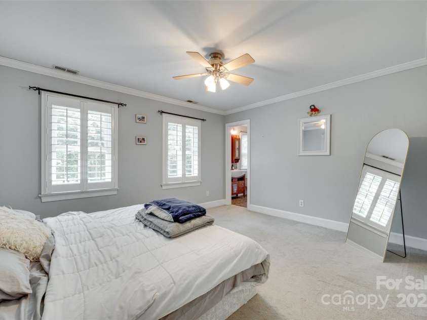 7122 Forest Ridge Road, Matthews, NC 28104.  MLS# CAR4249033, YatesRealty ID 14454. 