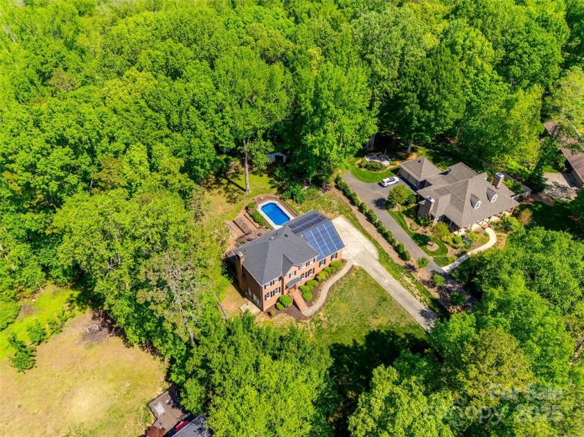 7122 Forest Ridge Road, Matthews, NC 28104.  MLS# CAR4249033, YatesRealty ID 14454. 