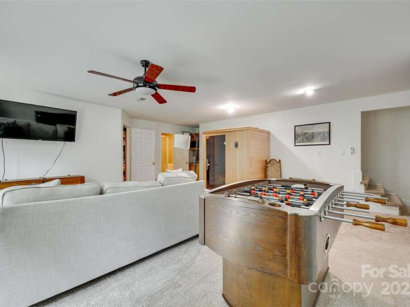 7122 Forest Ridge Road, Matthews, NC 28104.  MLS# CAR4249033, YatesRealty ID 14454. Basement Living Area