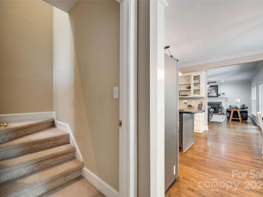 7122 Forest Ridge Road, Matthews, NC 28104.  MLS# CAR4249033, YatesRealty ID 14454. Dual Staircase off kitchen to Bonus Room