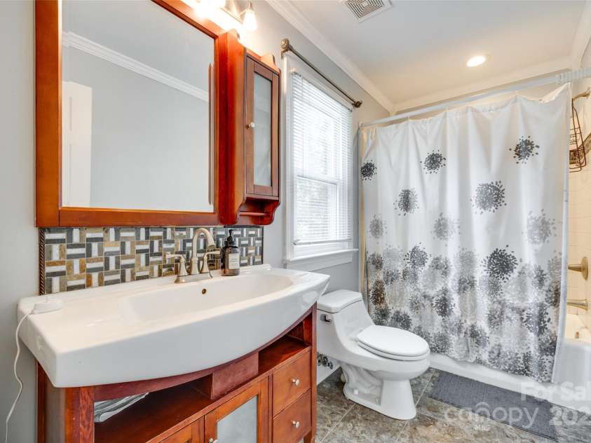 7122 Forest Ridge Road, Matthews, NC 28104.  MLS# CAR4249033, YatesRealty ID 14454. Off 3rd bedroom