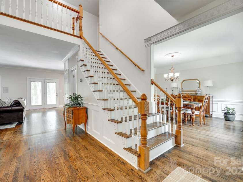 7122 Forest Ridge Road, Matthews, NC 28104.  MLS# CAR4249033, YatesRealty ID 14454. Open and bright stair well one of two with plenty of space to the front door