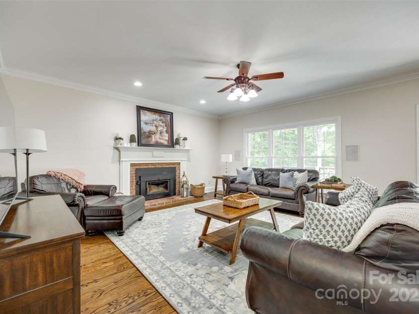 7122 Forest Ridge Road, Matthews, NC 28104.  MLS# CAR4249033, YatesRealty ID 14454. Spacious Living Room with door to back deck