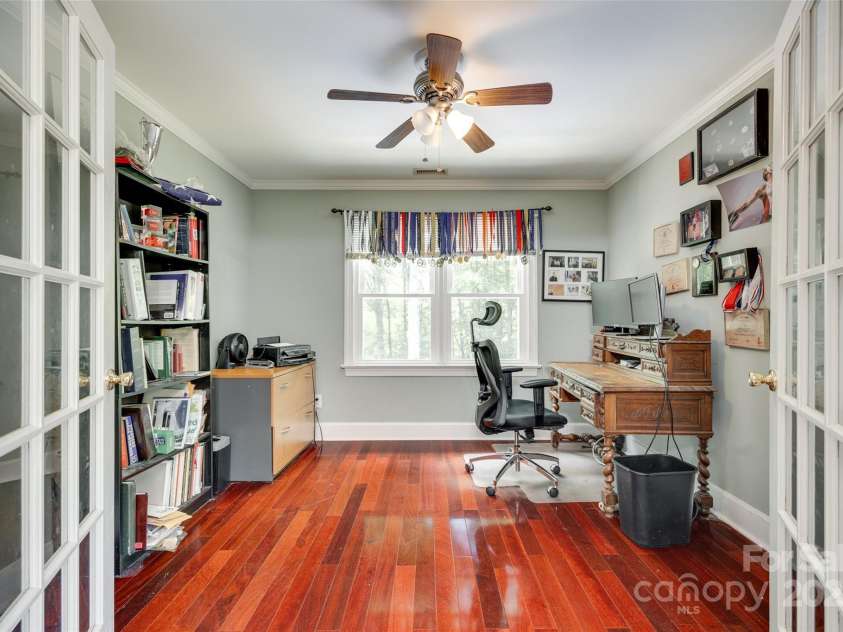 7122 Forest Ridge Road, Matthews, NC 28104.  MLS# CAR4249033, YatesRealty ID 14454. Upstairs Office off Bonus