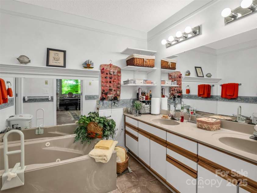 174 Chippendale Drive, Mills River, NC 28759.  MLS# CAR4164743, YatesRealty ID 14455. 