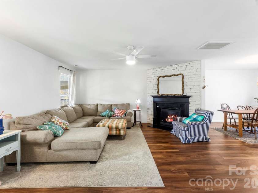 9610 Duxford Lane, Charlotte, NC 28269.  MLS# CAR4361850, YatesRealty ID 14455. 