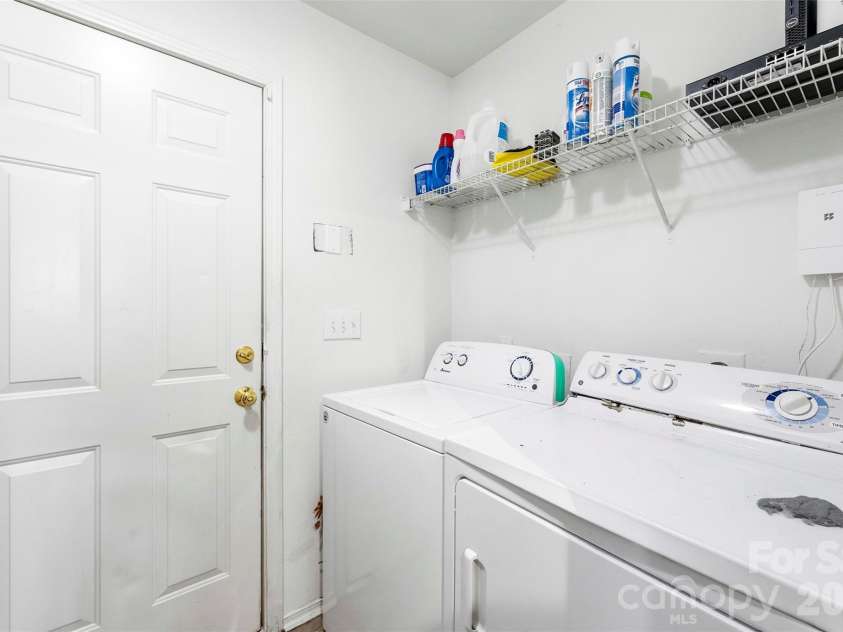 9610 Duxford Lane, Charlotte, NC 28269.  MLS# CAR4361850, YatesRealty ID 14455. 