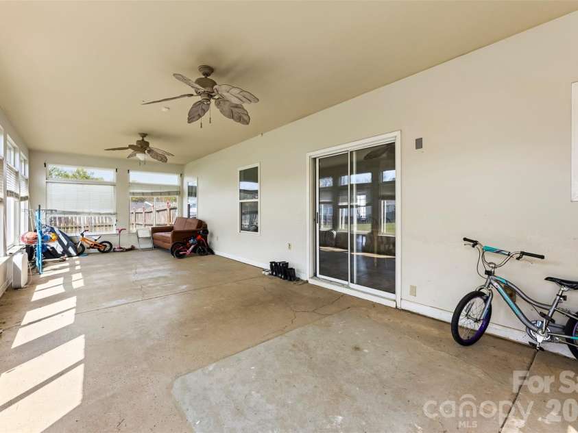 9610 Duxford Lane, Charlotte, NC 28269.  MLS# CAR4361850, YatesRealty ID 14455. 