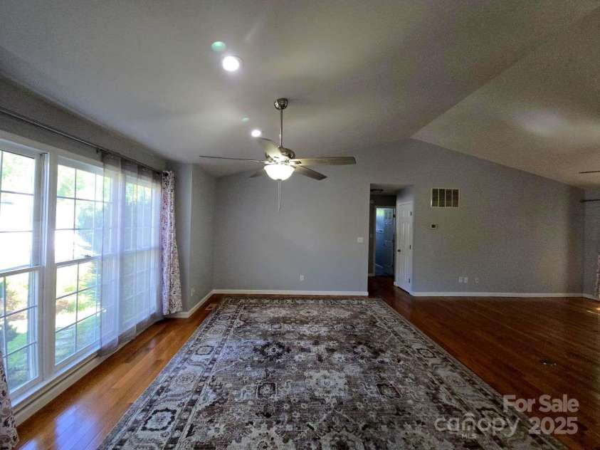 15 Primrose Lane, Asheville, NC 28805.  MLS# CAR4234241, YatesRealty ID 14456. 