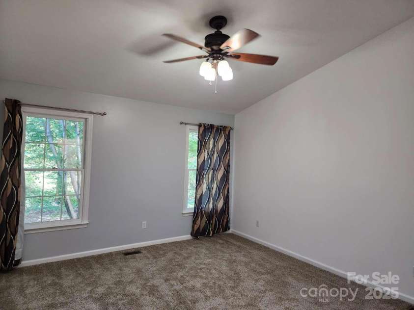 15 Primrose Lane, Asheville, NC 28805.  MLS# CAR4234241, YatesRealty ID 14456. 