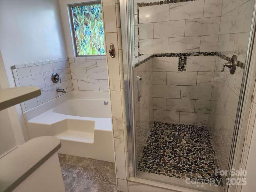15 Primrose Lane, Asheville, NC 28805.  MLS# CAR4234241, YatesRealty ID 14456. 