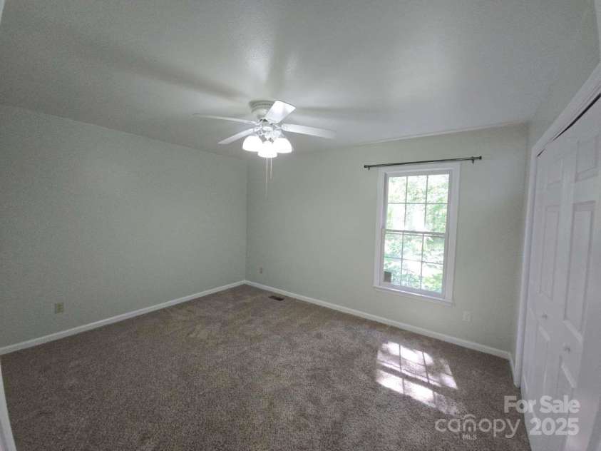 15 Primrose Lane, Asheville, NC 28805.  MLS# CAR4234241, YatesRealty ID 14456. 