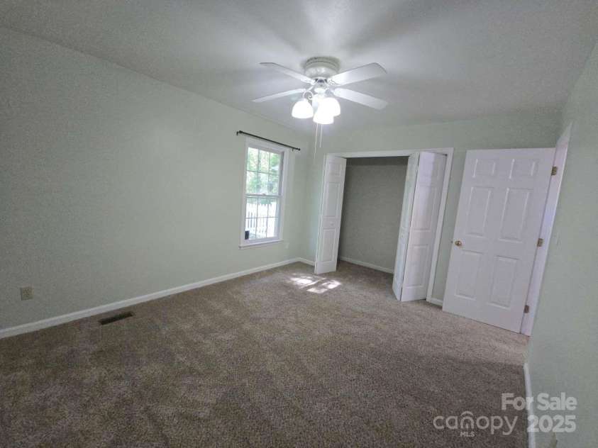15 Primrose Lane, Asheville, NC 28805.  MLS# CAR4234241, YatesRealty ID 14456. 