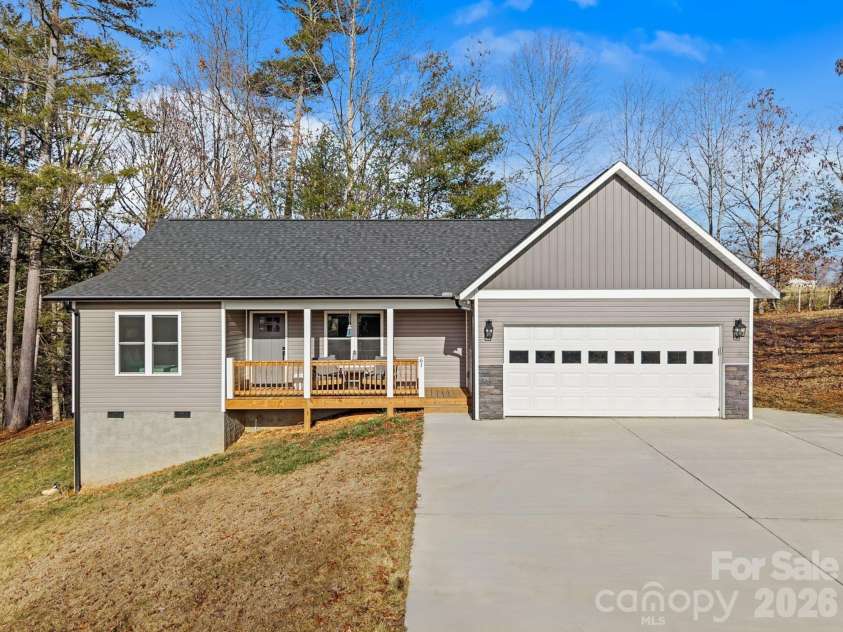 61 Sky Top View, Marshall, NC 28753.  MLS# CAR4338638, YatesRealty ID 14456. 