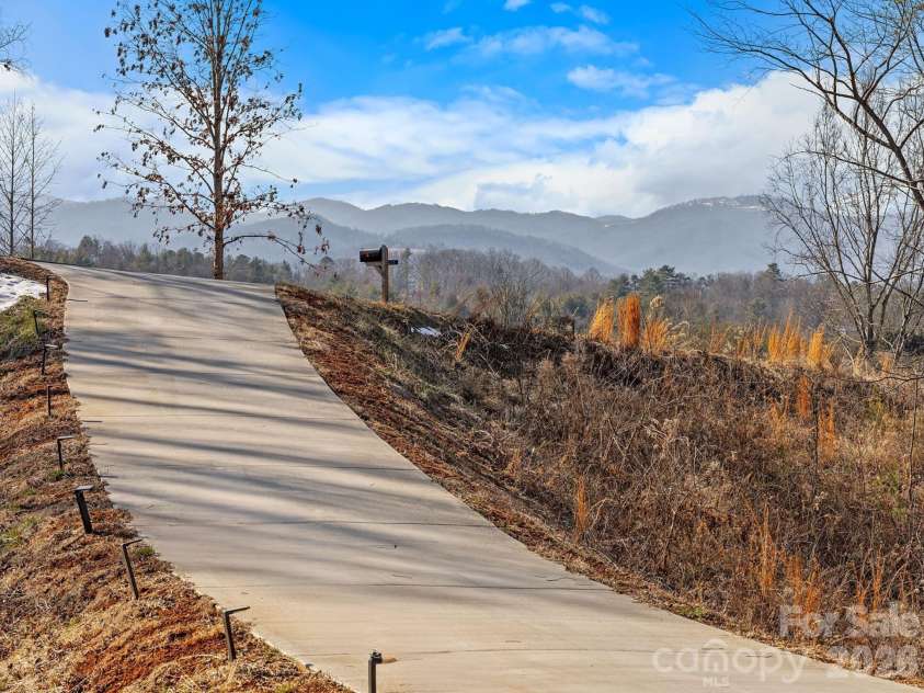 61 Sky Top View, Marshall, NC 28753.  MLS# CAR4338638, YatesRealty ID 14456. 