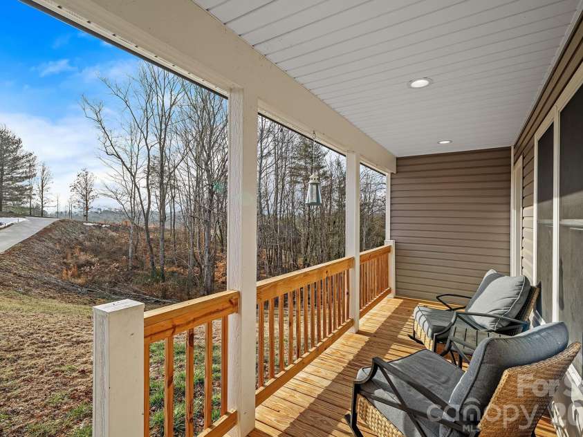 61 Sky Top View, Marshall, NC 28753.  MLS# CAR4338638, YatesRealty ID 14456. 