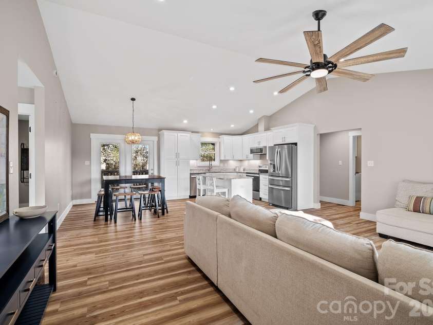 61 Sky Top View, Marshall, NC 28753.  MLS# CAR4338638, YatesRealty ID 14456. 