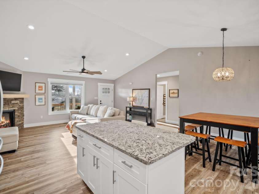 61 Sky Top View, Marshall, NC 28753.  MLS# CAR4338638, YatesRealty ID 14456. 