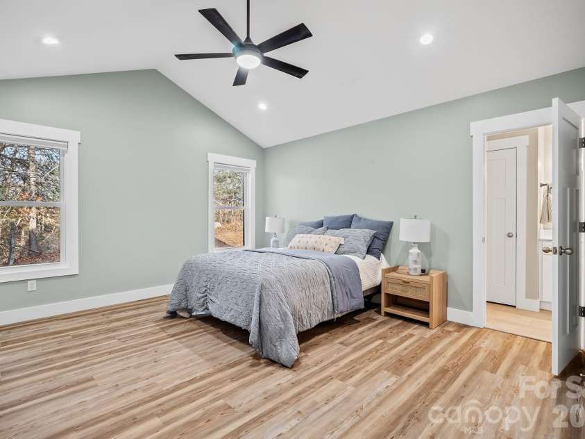 61 Sky Top View, Marshall, NC 28753.  MLS# CAR4338638, YatesRealty ID 14456. 