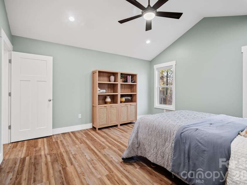 61 Sky Top View, Marshall, NC 28753.  MLS# CAR4338638, YatesRealty ID 14456. 