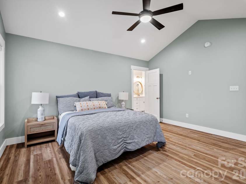 61 Sky Top View, Marshall, NC 28753.  MLS# CAR4338638, YatesRealty ID 14456. 