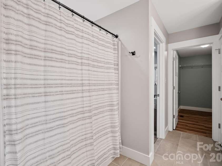 61 Sky Top View, Marshall, NC 28753.  MLS# CAR4338638, YatesRealty ID 14456. 