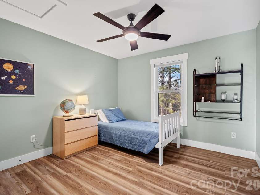 61 Sky Top View, Marshall, NC 28753.  MLS# CAR4338638, YatesRealty ID 14456. 
