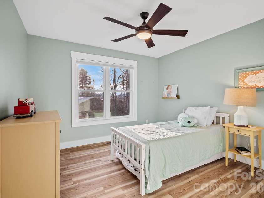 61 Sky Top View, Marshall, NC 28753.  MLS# CAR4338638, YatesRealty ID 14456. 