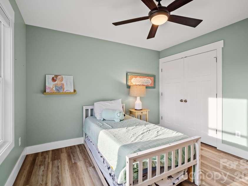 61 Sky Top View, Marshall, NC 28753.  MLS# CAR4338638, YatesRealty ID 14456. 