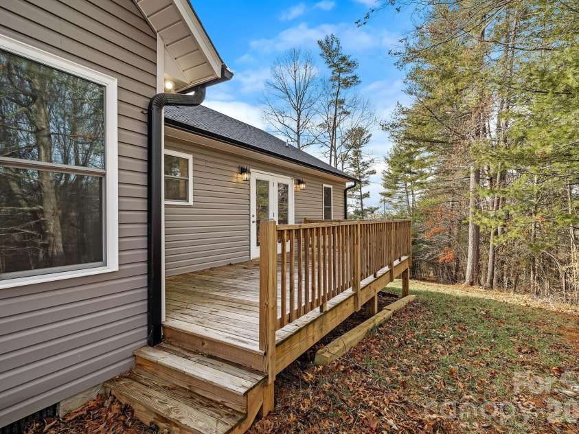 61 Sky Top View, Marshall, NC 28753.  MLS# CAR4338638, YatesRealty ID 14456. 
