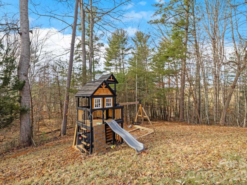 61 Sky Top View, Marshall, NC 28753.  MLS# CAR4338638, YatesRealty ID 14456. 