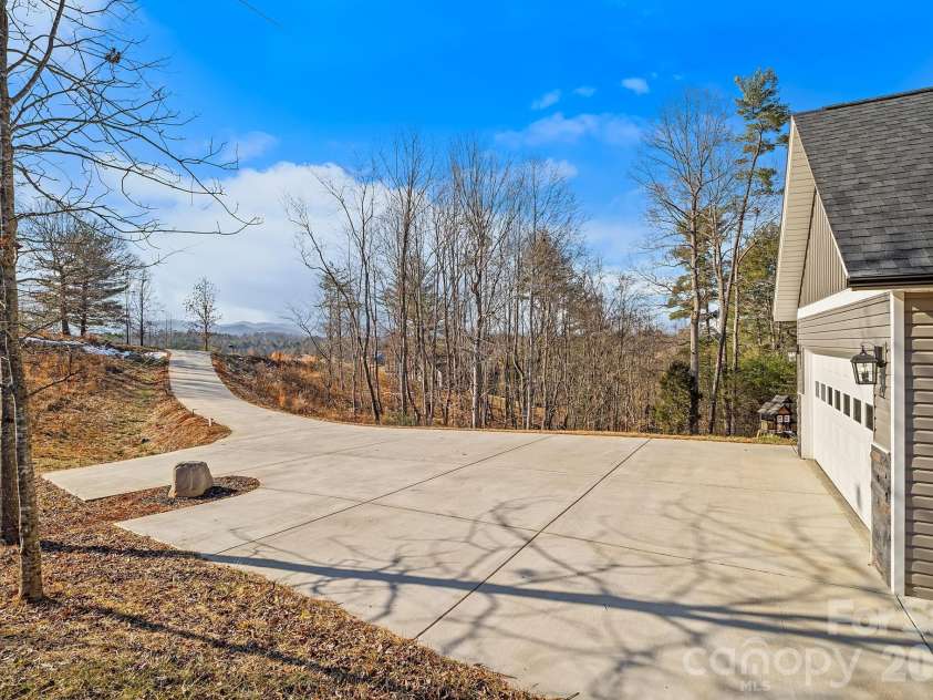 61 Sky Top View, Marshall, NC 28753.  MLS# CAR4338638, YatesRealty ID 14456. 