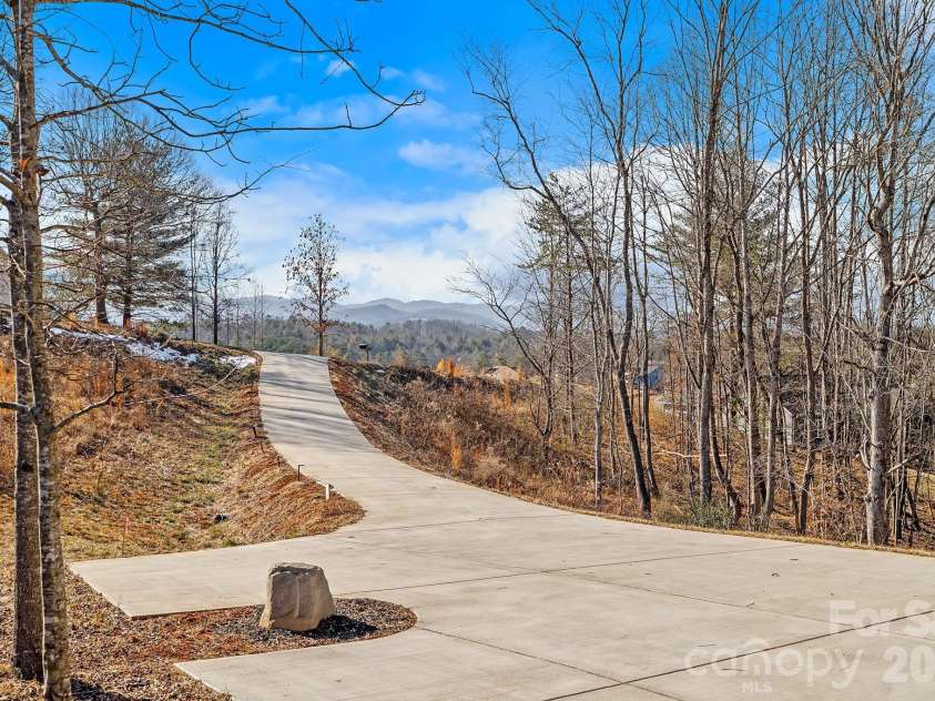 61 Sky Top View, Marshall, NC 28753.  MLS# CAR4338638, YatesRealty ID 14456. 