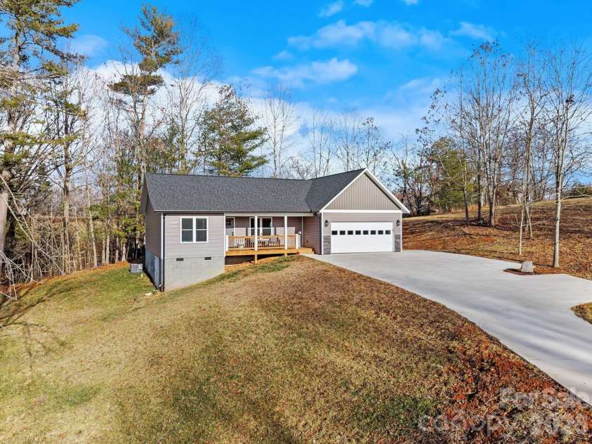 61 Sky Top View, Marshall, NC 28753.  MLS# CAR4338638, YatesRealty ID 14456. 