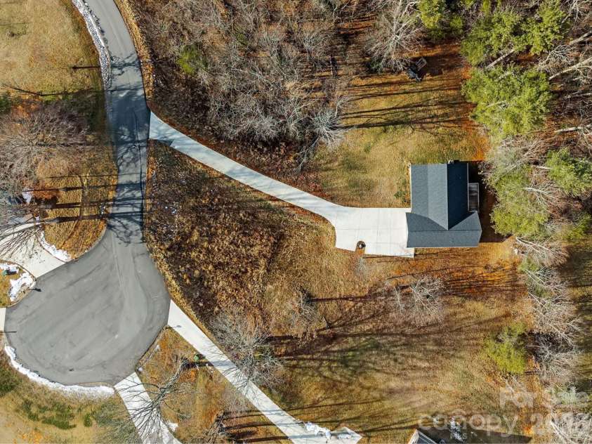 61 Sky Top View, Marshall, NC 28753.  MLS# CAR4338638, YatesRealty ID 14456. 