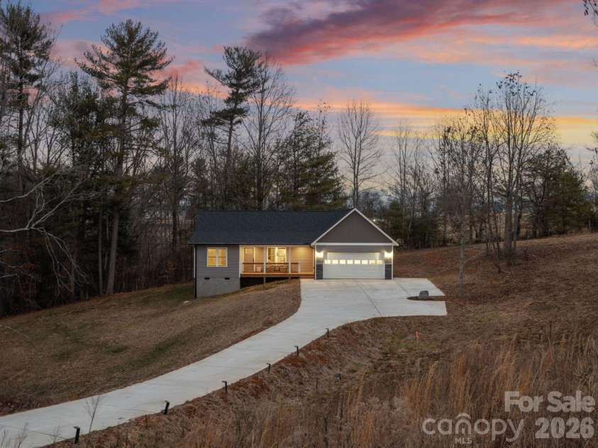 61 Sky Top View, Marshall, NC 28753.  MLS# CAR4338638, YatesRealty ID 14456. 