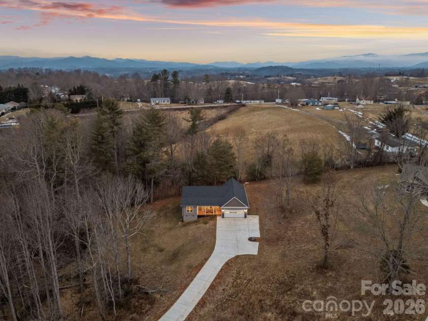 61 Sky Top View, Marshall, NC 28753.  MLS# CAR4338638, YatesRealty ID 14456. 