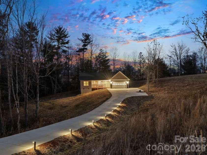 61 Sky Top View, Marshall, NC 28753.  MLS# CAR4338638, YatesRealty ID 14456. 