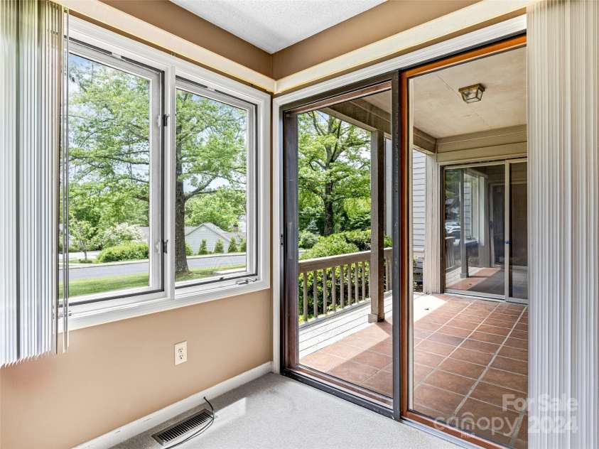 23 Eagle Run, Brevard, NC 28712.  MLS# CAR4136170, YatesRealty ID 14457. 