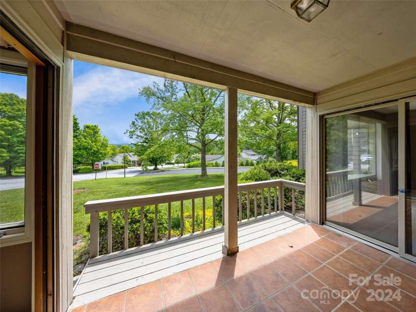 23 Eagle Run, Brevard, NC 28712.  MLS# CAR4136170, YatesRealty ID 14457. 