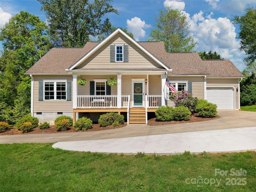 4 Greene Lane, Fletcher, NC 28732.  MLS# CAR4256056, YatesRealty ID 14458. 4 Greene Lane