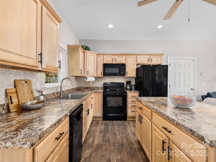 4 Greene Lane, Fletcher, NC 28732.  MLS# CAR4256056, YatesRealty ID 14458. Kitchen