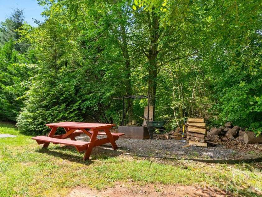 134 Brightmore Circle, Rutherfordton, NC 28139.  MLS# CAR4300991, YatesRealty ID 1446. Picnic area